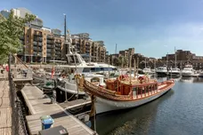 Swan Court, St Katharine Docks, E1W photo 28