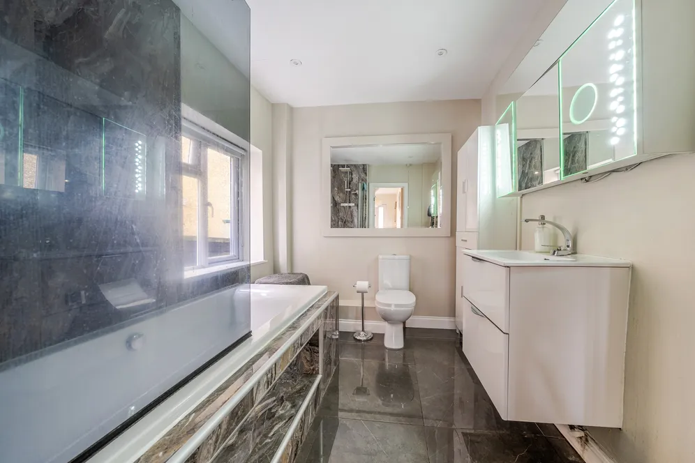 Cross Way, Harpenden, AL5 photo 18