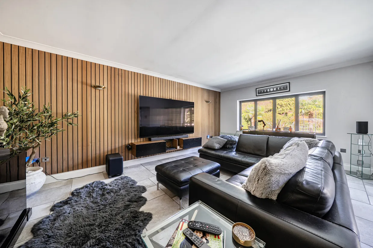 Sandy Lane, Farnham, GU10 photo 2