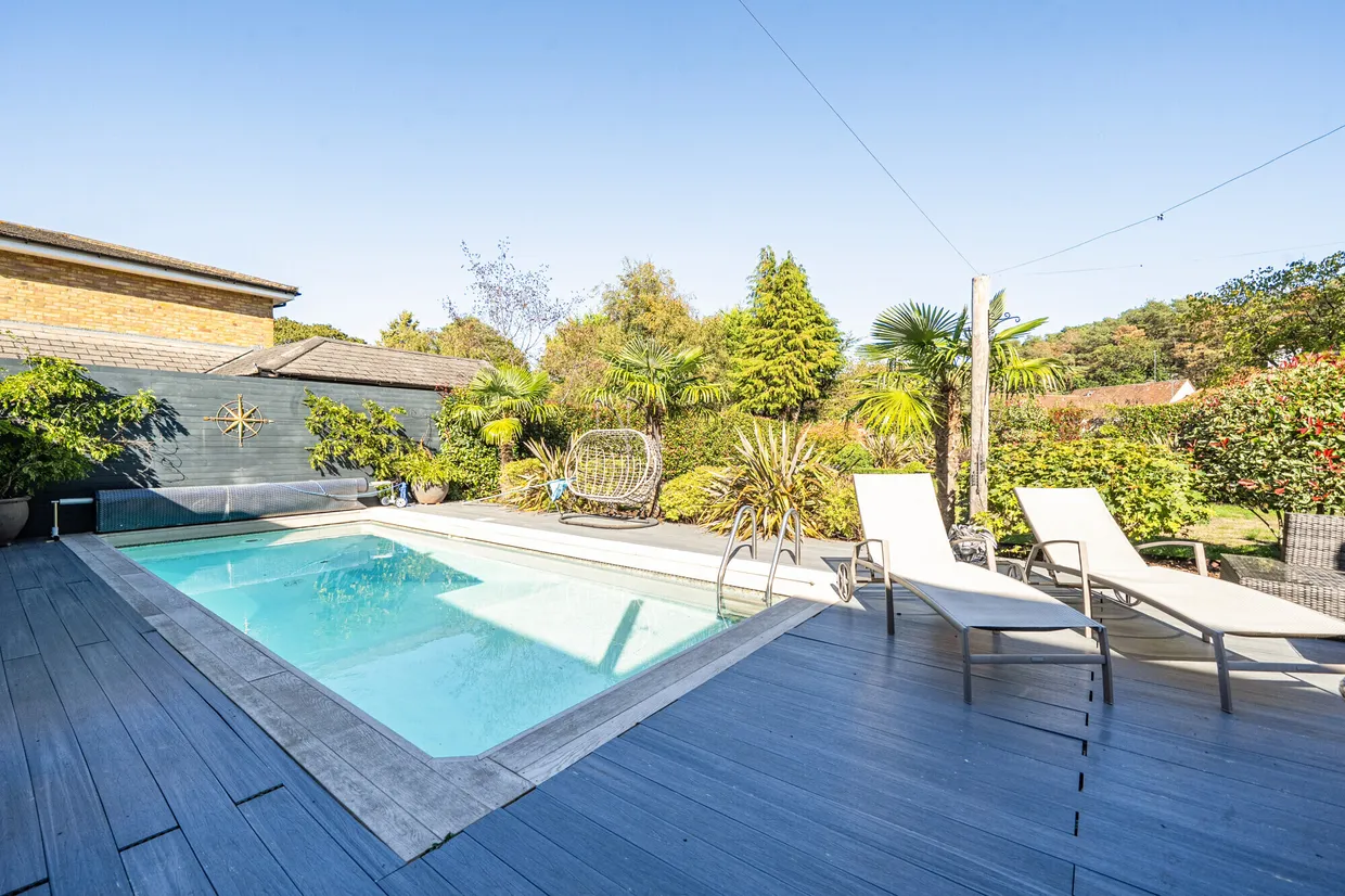 Sandy Lane, Farnham, GU10 photo 6