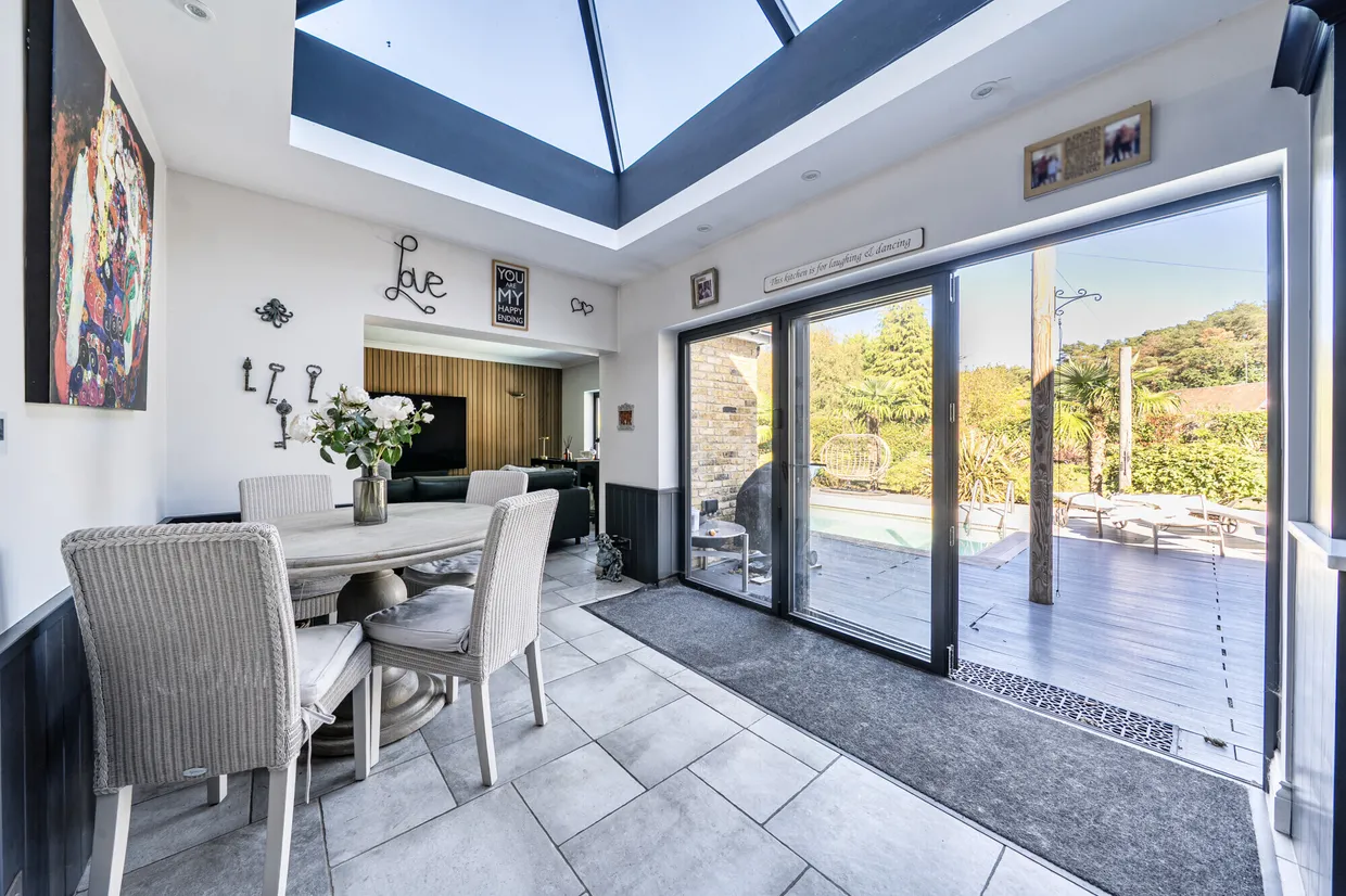 Sandy Lane, Farnham, GU10 photo 11