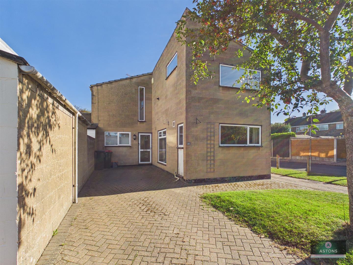 Linden Close, Furnace Green Image 1