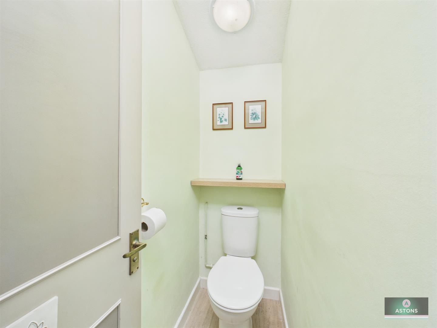 Linden Close, Furnace Green Image 12