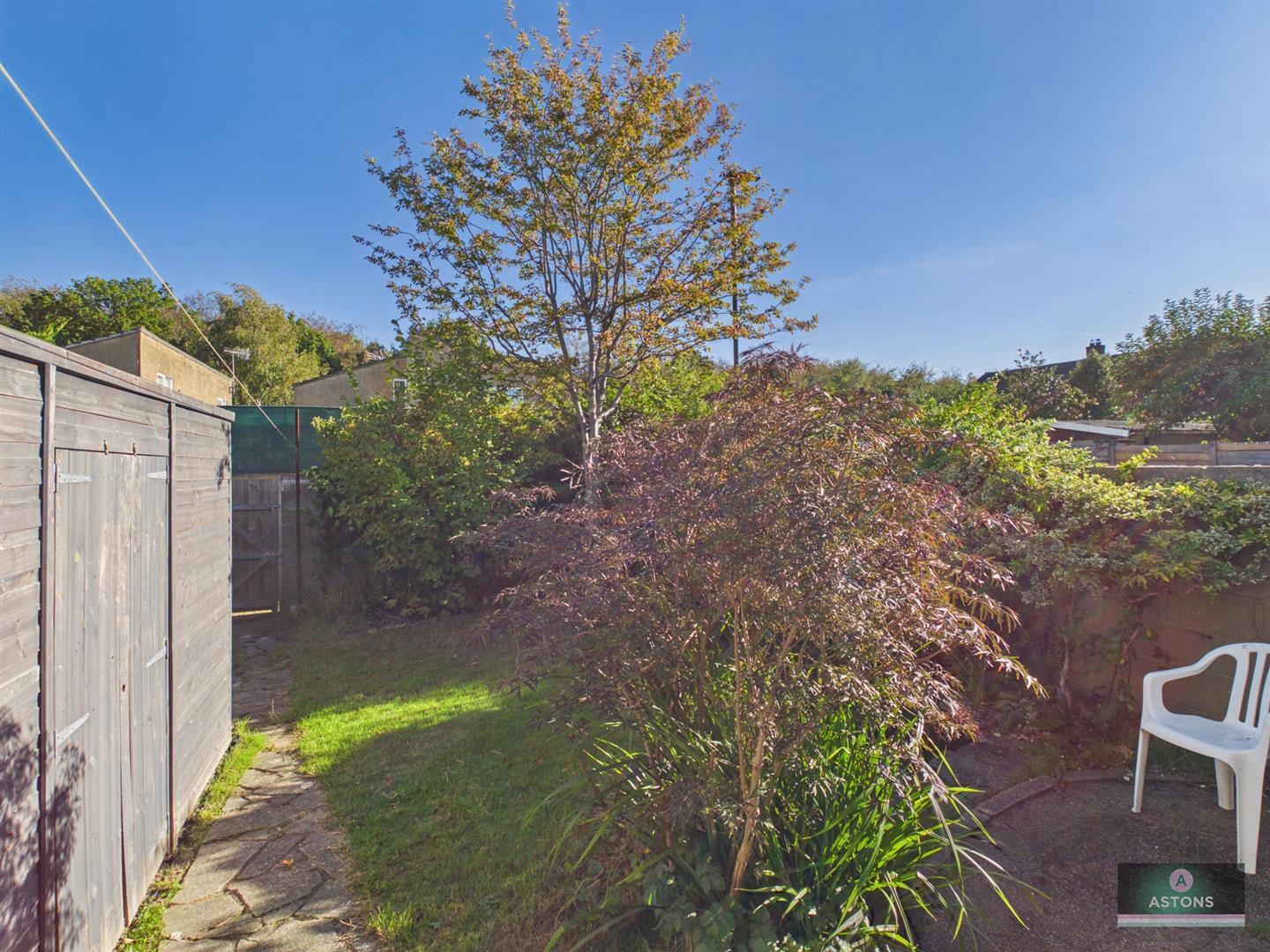 Linden Close, Furnace Green Image 18
