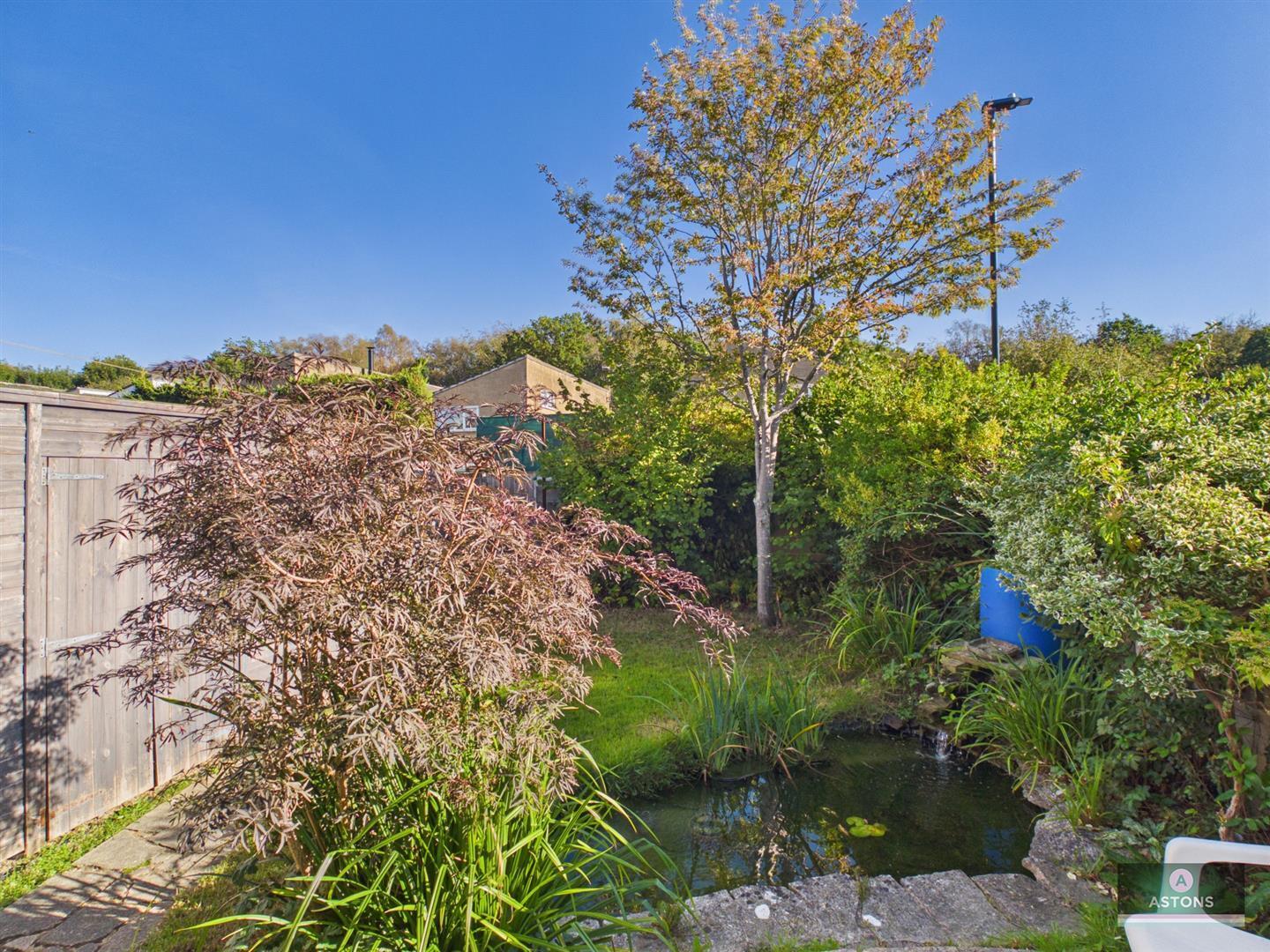 Linden Close, Furnace Green Image 19