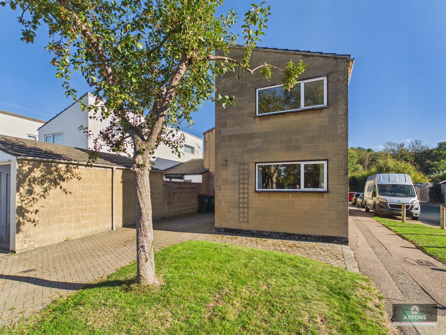 Linden Close, Furnace Green Image 22