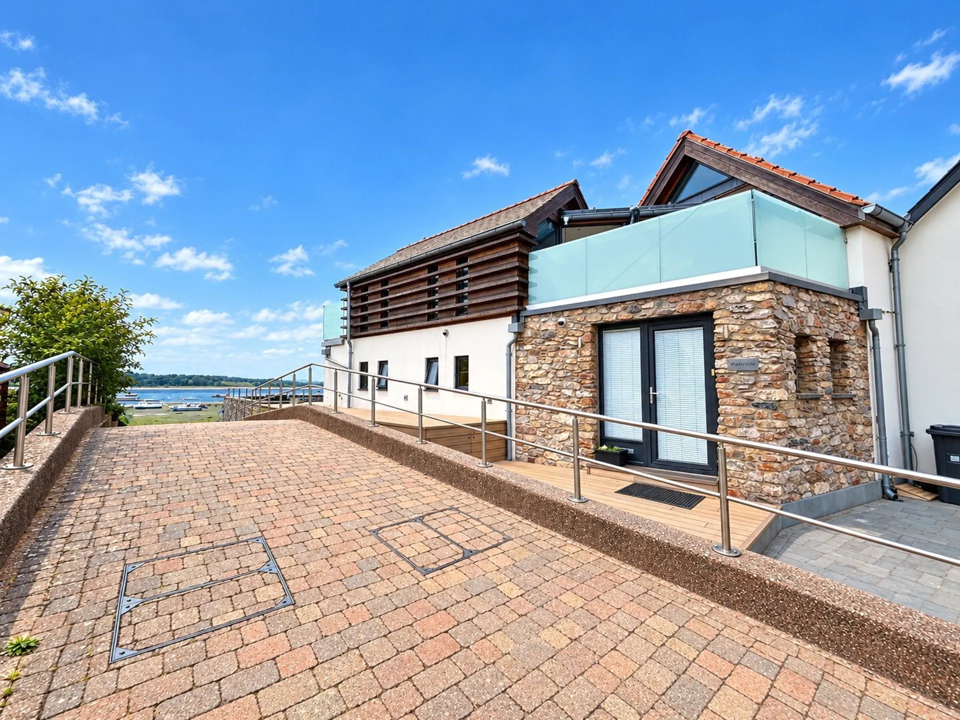 Property photo top 0