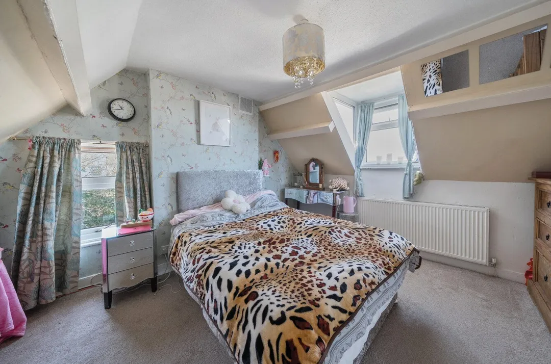 https://mr0.homeflow-assets.co.uk/files/photo/image/48573/2026/_x_/TOP180167_12.jpg