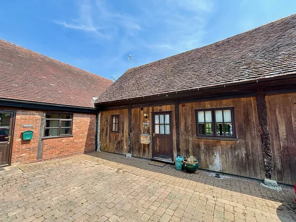 Cart Hovel, Exhall, Alcester, B49 6EA