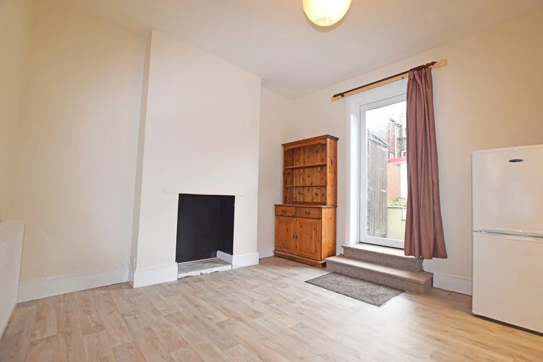 https://mr0.homeflow-assets.co.uk/files/photo/image/48574/3784/_x_/OCL210078_06.jpg