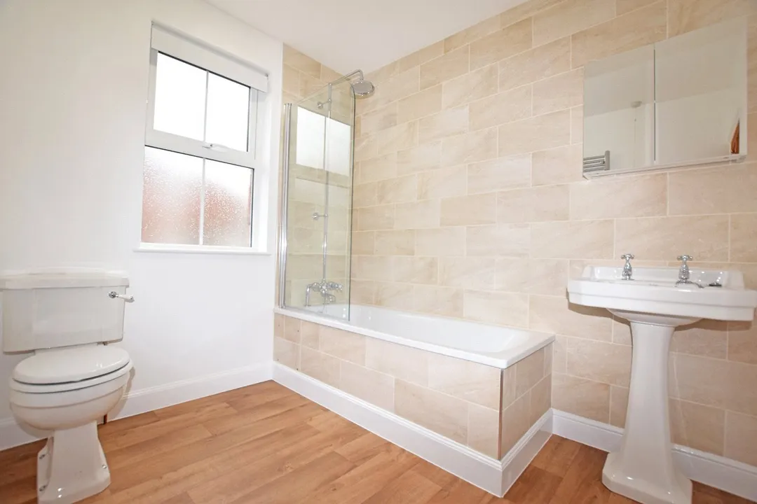 https://mr0.homeflow-assets.co.uk/files/photo/image/48574/3786/_x_/OCL210078_02.jpg