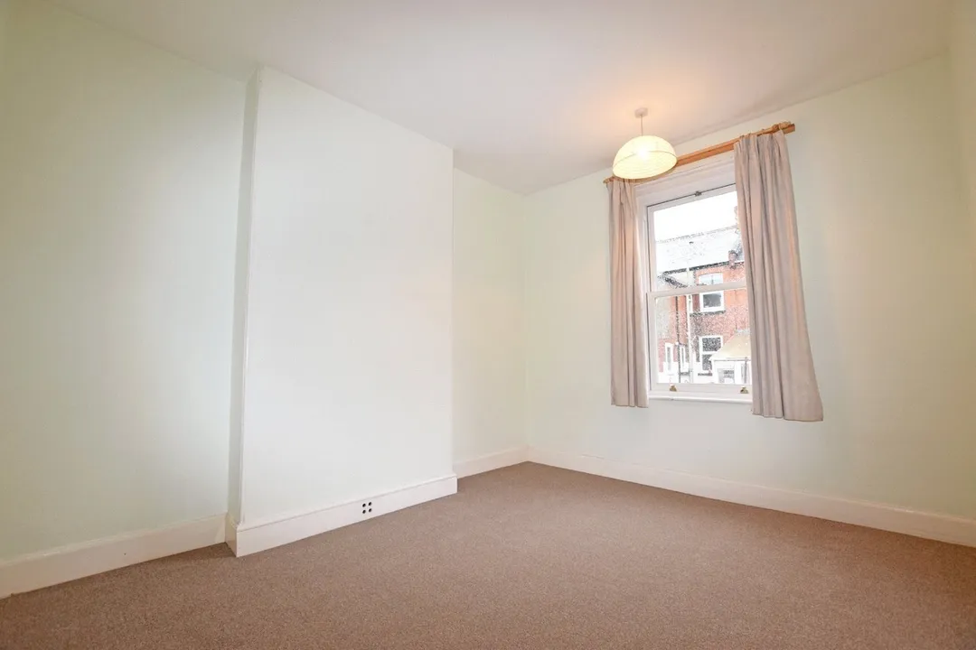 https://mr0.homeflow-assets.co.uk/files/photo/image/48574/3787/_x_/OCL210078_04.jpg