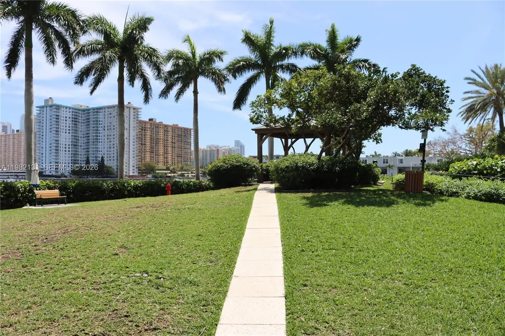 4000 Island Blvd, Aventura, FL 33160