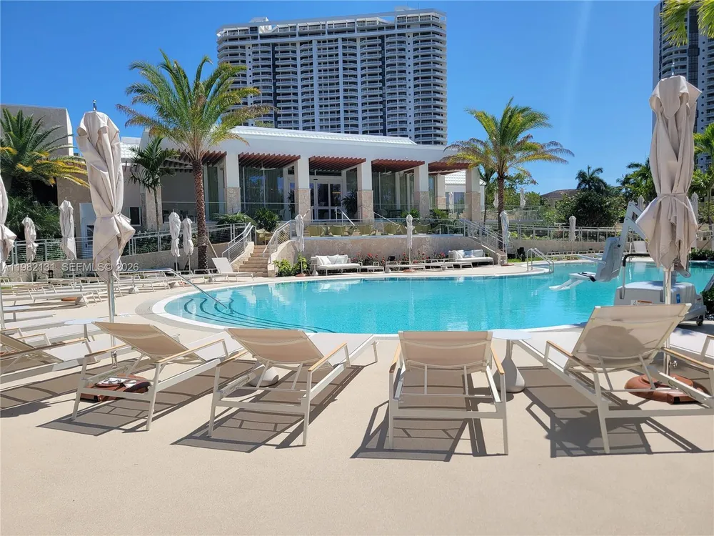 4000 Island Blvd, Aventura, FL 33160