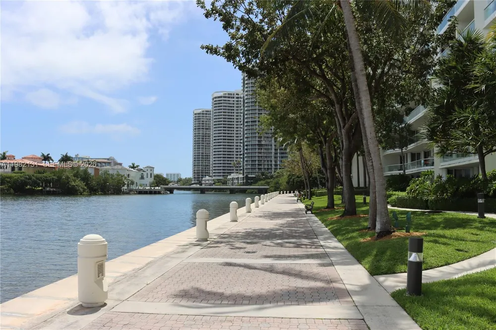 4000 Island Blvd, Aventura, FL 33160