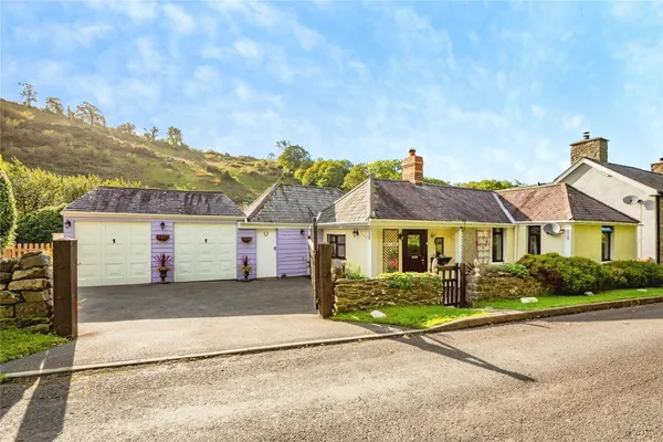 Llanrhystud, Ceredigion, SY23