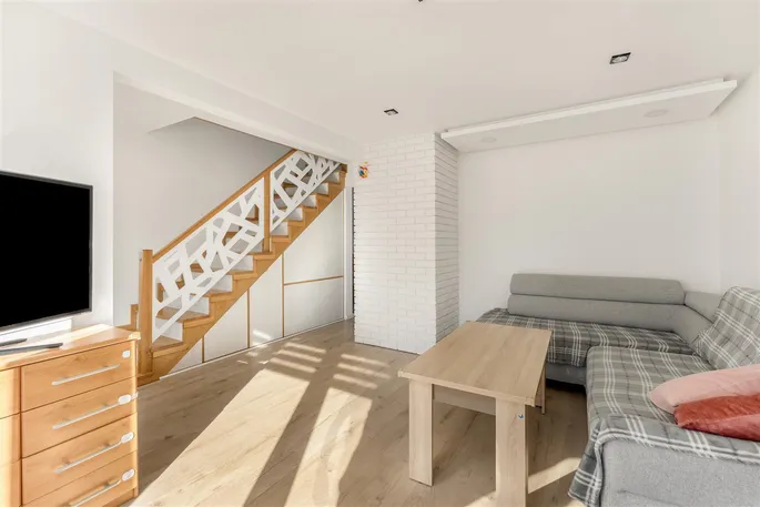 Property carousel image 3