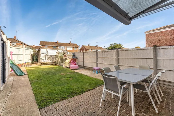 Property carousel image 12