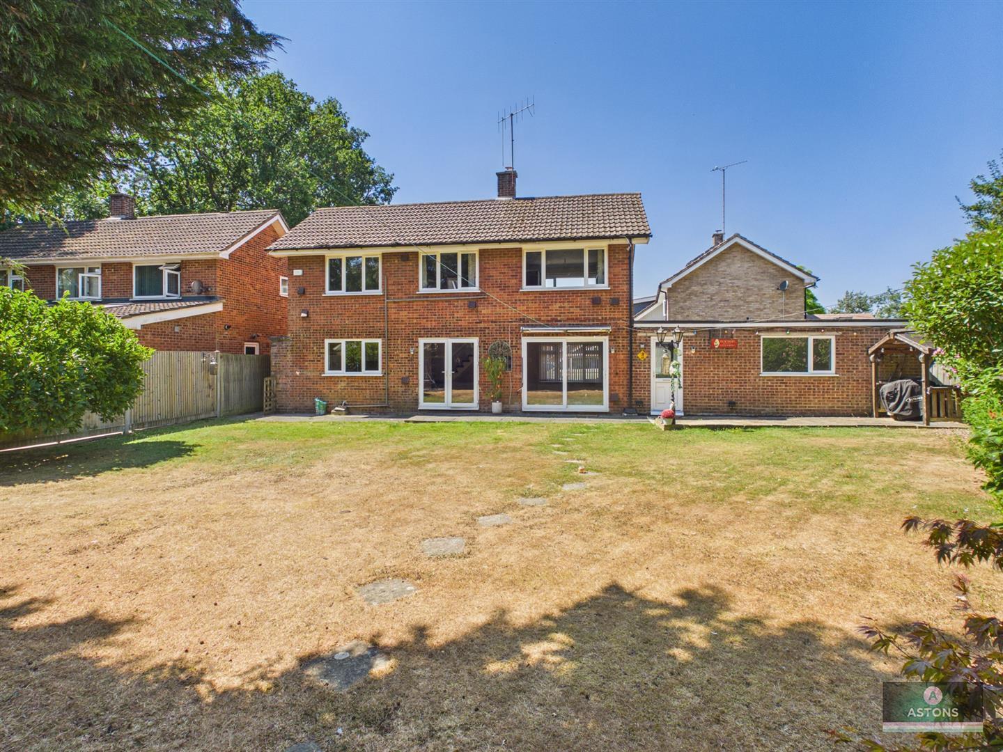 Harewood Close, Three Bridges Image 6