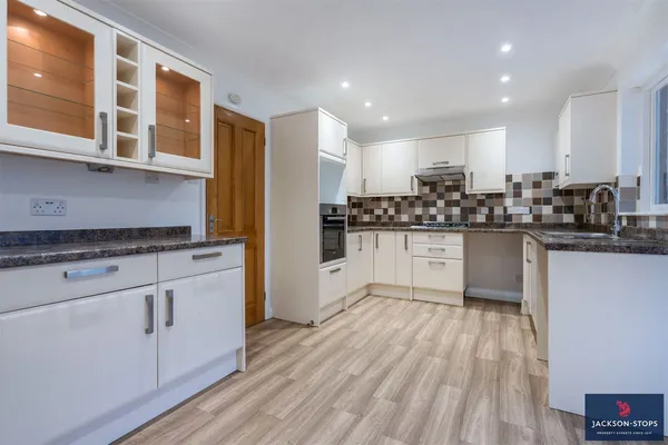Armstrong Close, Newmarket, CB8 photo 6