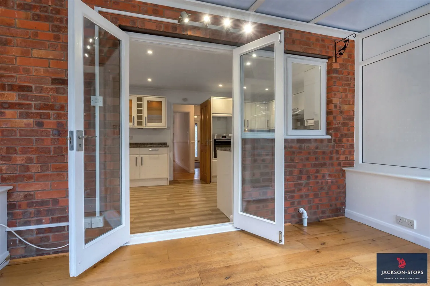 Armstrong Close, Newmarket, CB8 photo 10