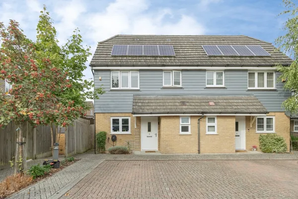 Laurie Close, SEVENOAKS, Kent, TN14