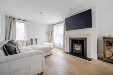 Barons Drive, Cranleigh, GU6 photo 3
