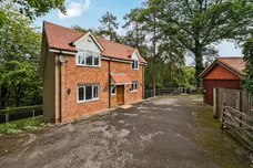 Whitmore Vale Road, HINDHEAD, GU26 photo 1