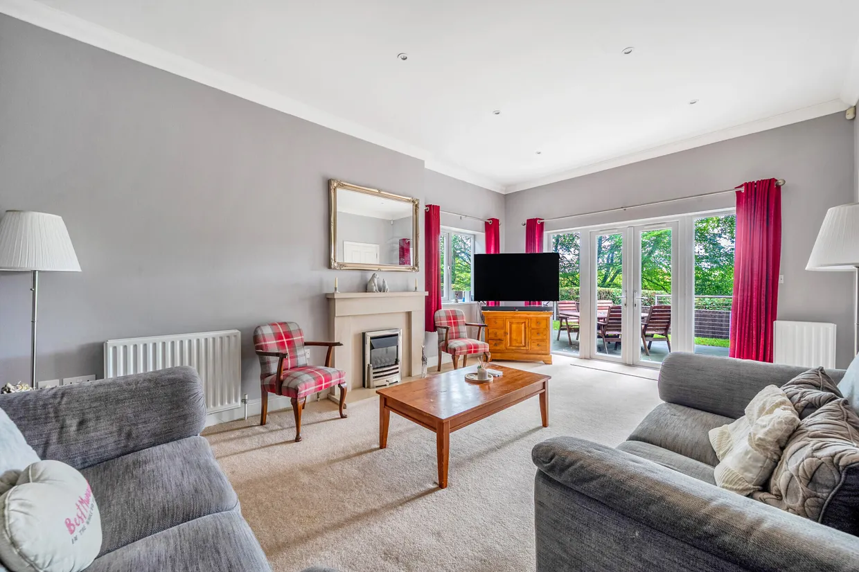 Whitmore Vale Road, HINDHEAD, GU26 photo 3