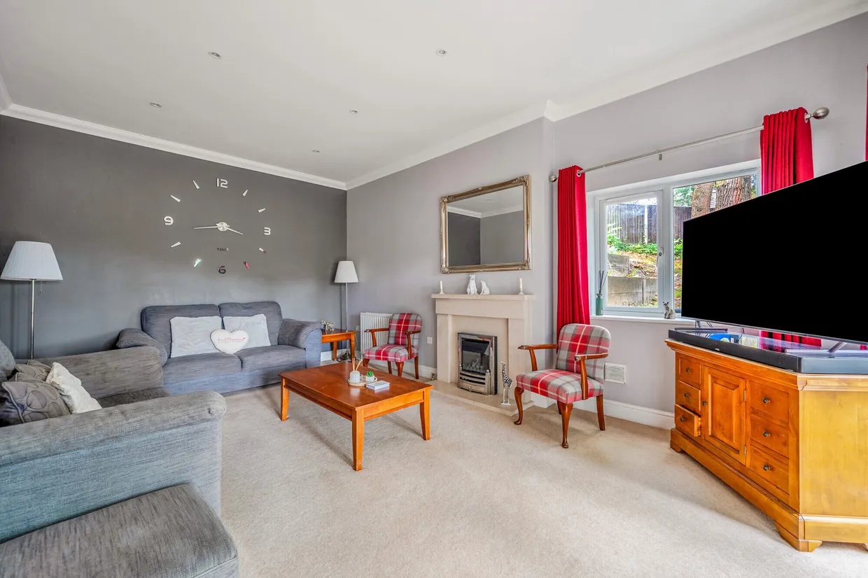 Whitmore Vale Road, HINDHEAD, GU26 photo 5