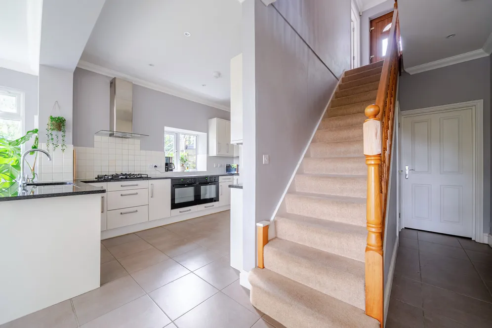Whitmore Vale Road, HINDHEAD, GU26 photo 8