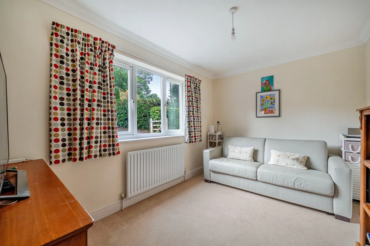 Whitmore Vale Road, HINDHEAD, GU26 photo 10