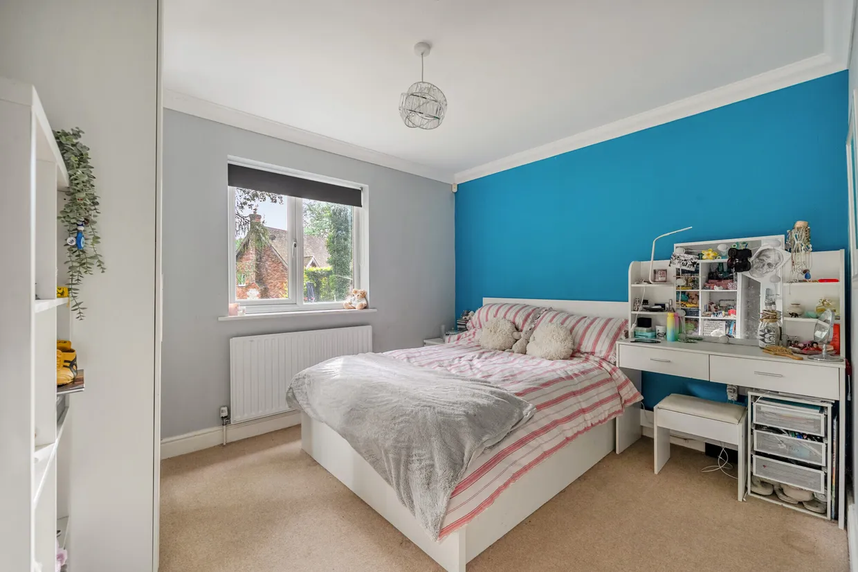 Whitmore Vale Road, HINDHEAD, GU26 photo 14