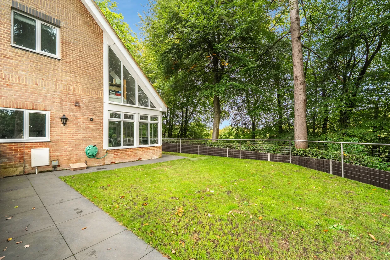 Whitmore Vale Road, HINDHEAD, GU26 photo 17