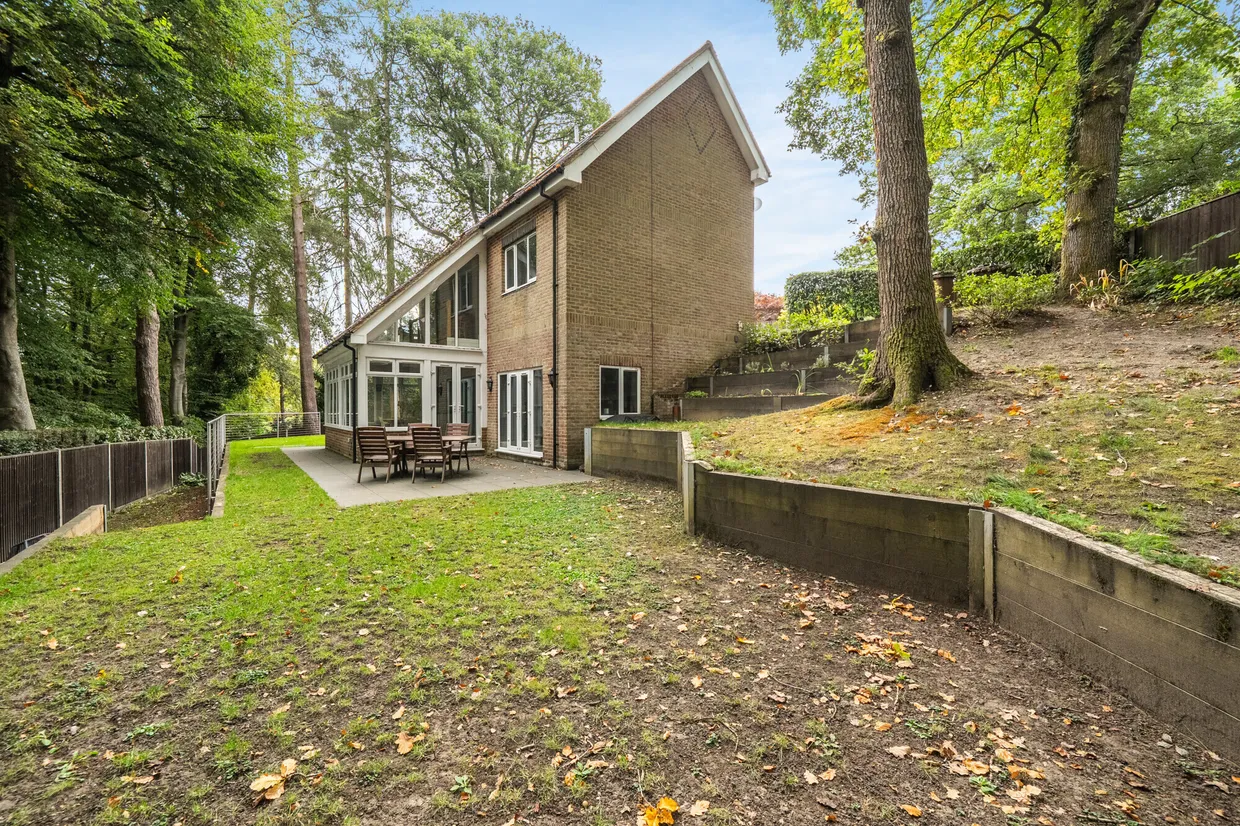 Whitmore Vale Road, HINDHEAD, GU26 photo 18