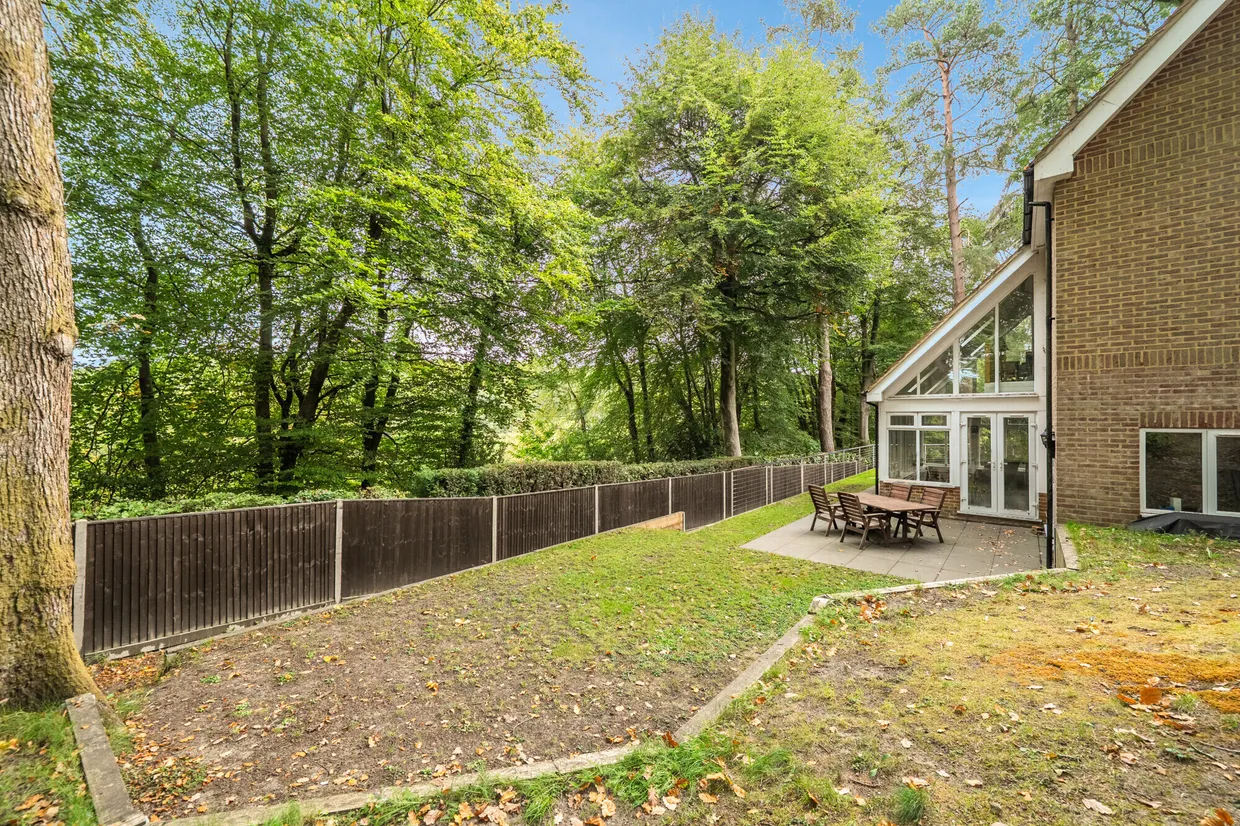 Whitmore Vale Road, HINDHEAD, GU26 photo 19