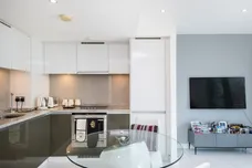 Landmark West Tower, E14 photo 2