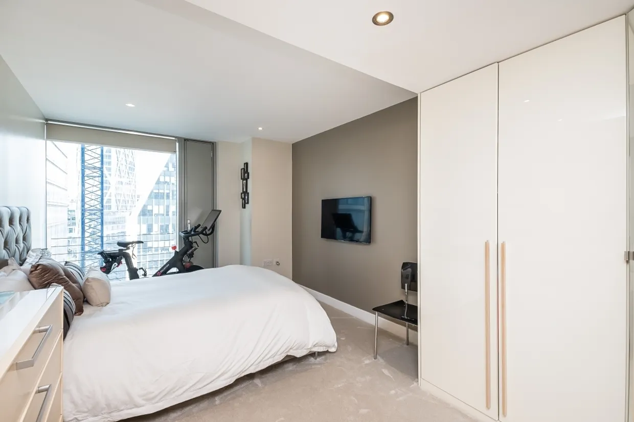 Landmark West Tower, E14 photo 3