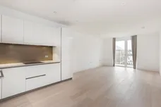 Pinewood Gardens Teddington TW11 photo 4