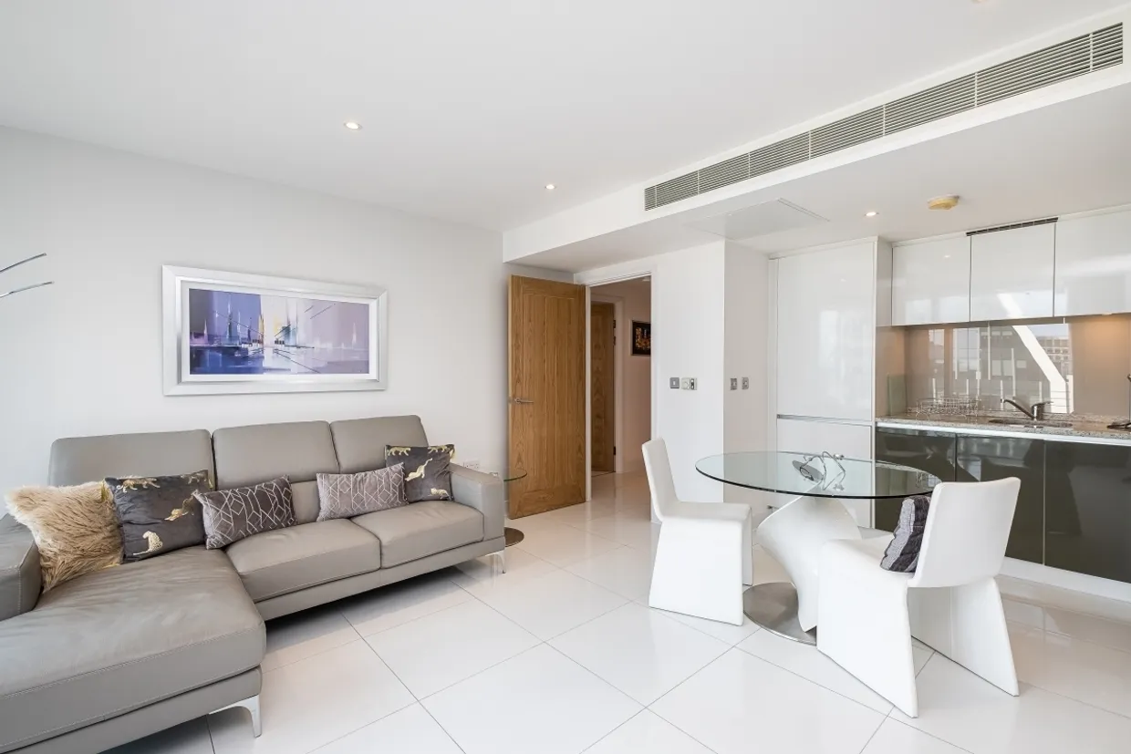 Landmark West Tower, E14 photo 6