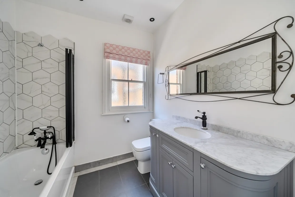 Priory Avenue Crouch End N8 photo 6