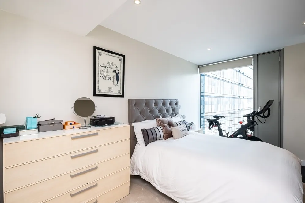Landmark West Tower, E14 photo 8