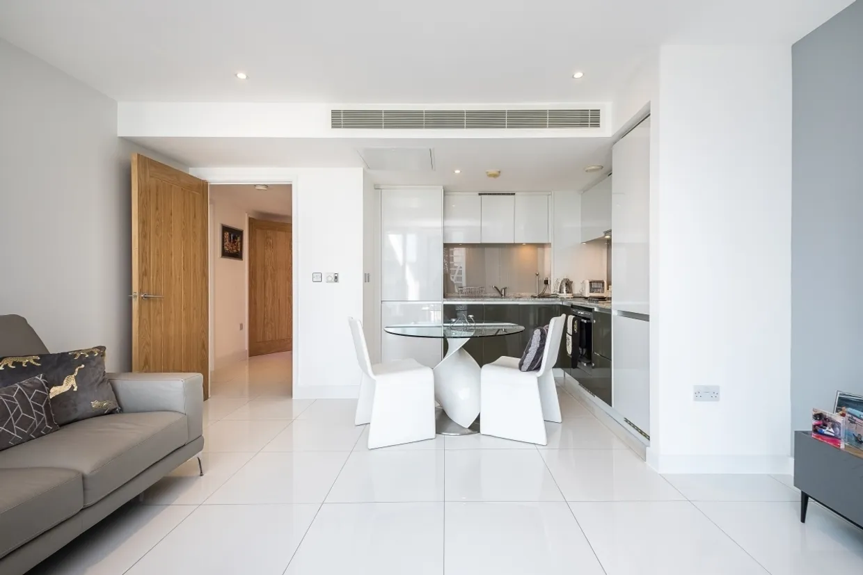 Landmark West Tower, E14 photo 9