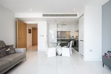 Landmark West Tower, E14 photo 9