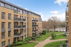 Pinewood Gardens Teddington TW11 photo 10