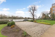 Pinewood Gardens Teddington TW11 photo 12