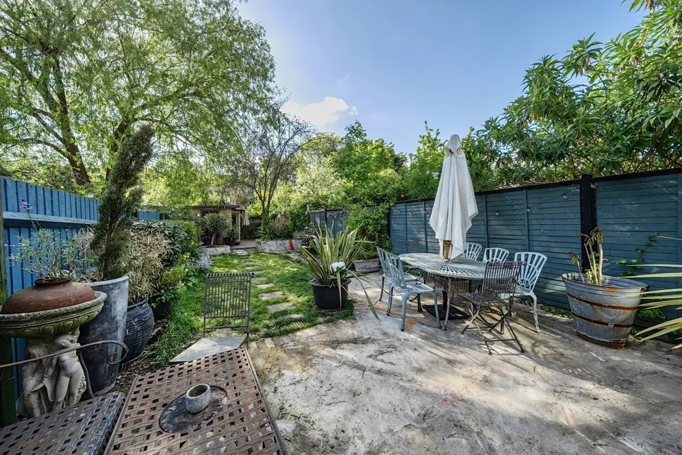 Priory Avenue Crouch End N8 photo 12