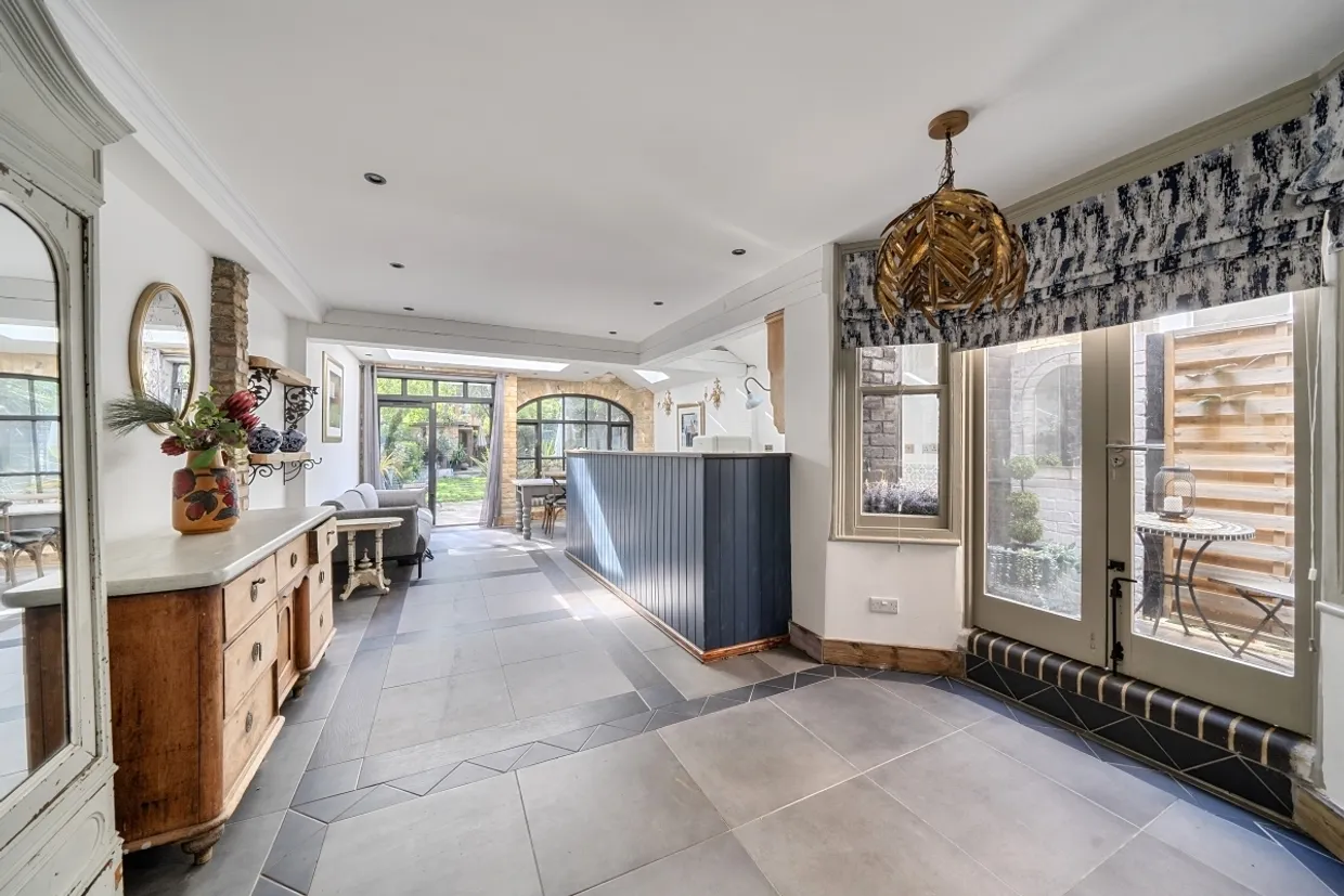 Priory Avenue Crouch End N8 photo 15