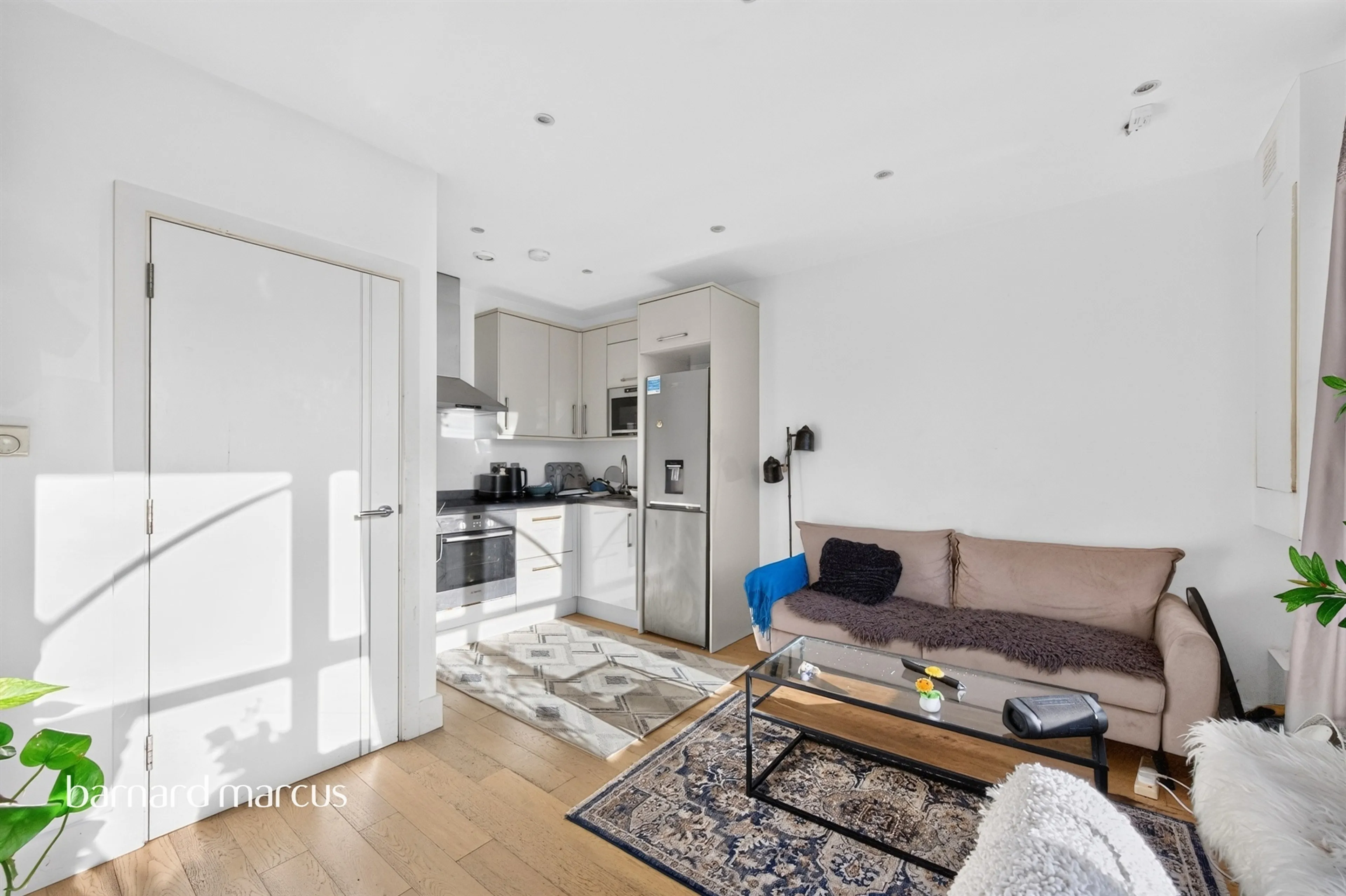Property at Barnsbury Lane, Surbiton