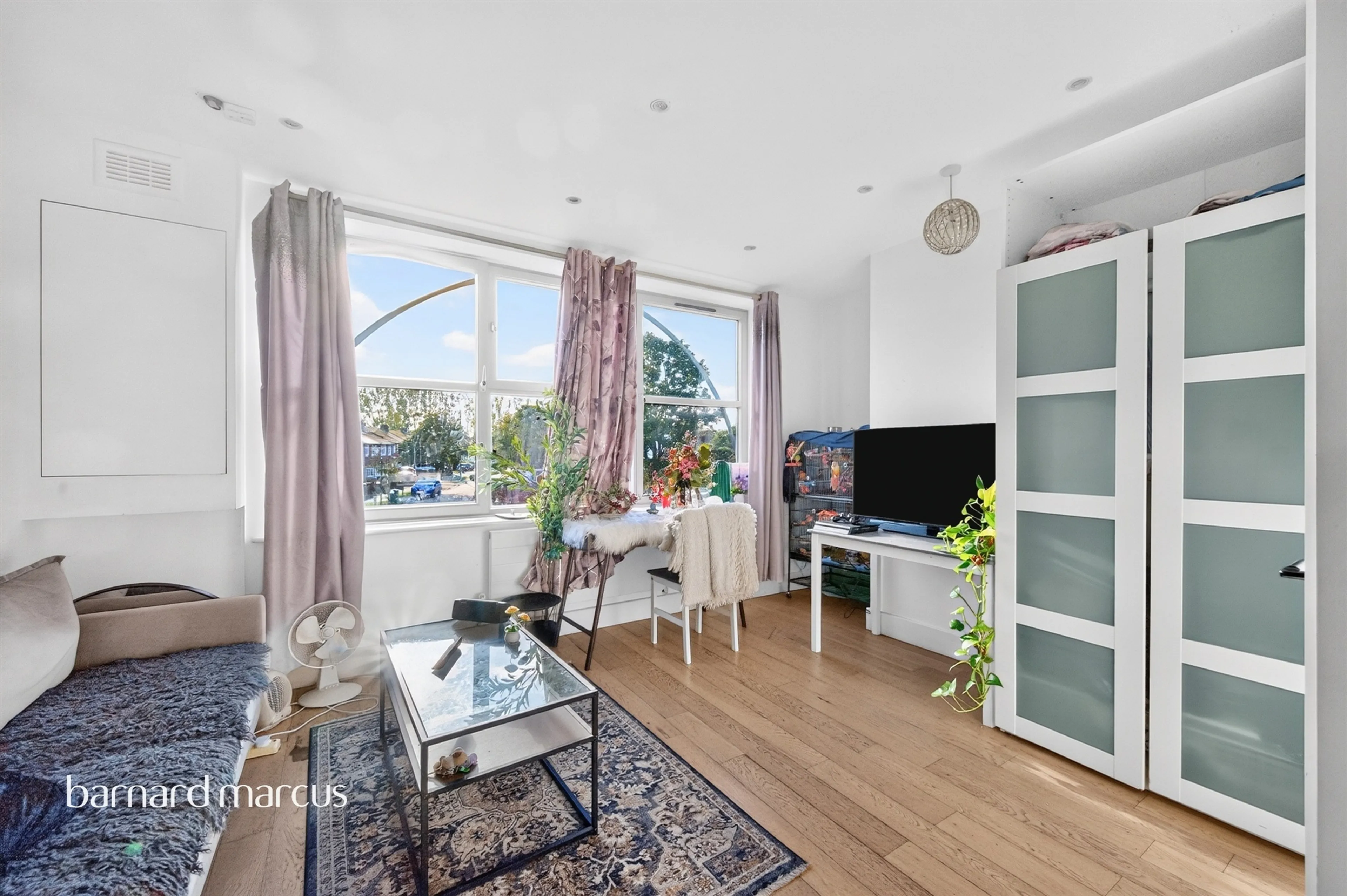 Property at Barnsbury Lane, Surbiton